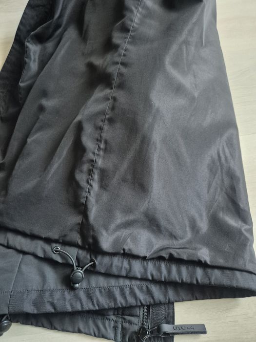 Нова спортивна куртка унісекс