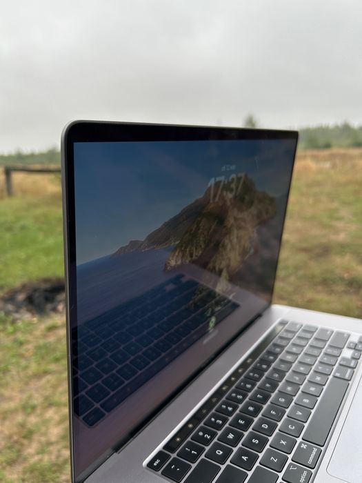 MacBook Pro 16" A2141 / i9 / 16 GB / 512 GB