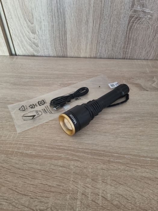 Latarka LED taktyczna Vayox