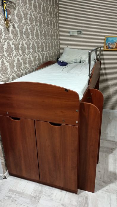 Дитяче ліжко з матрацем