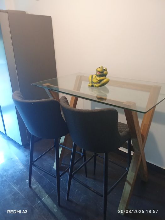 Aluga-se Quarto.