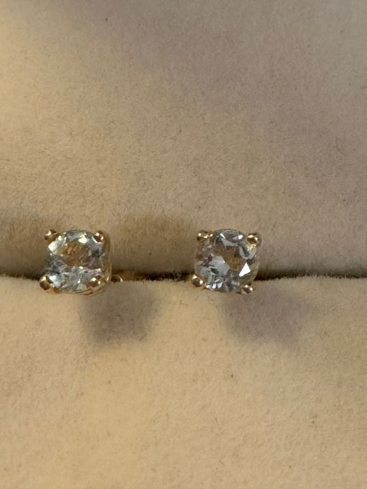 Złote kolczyki z akwamarynami