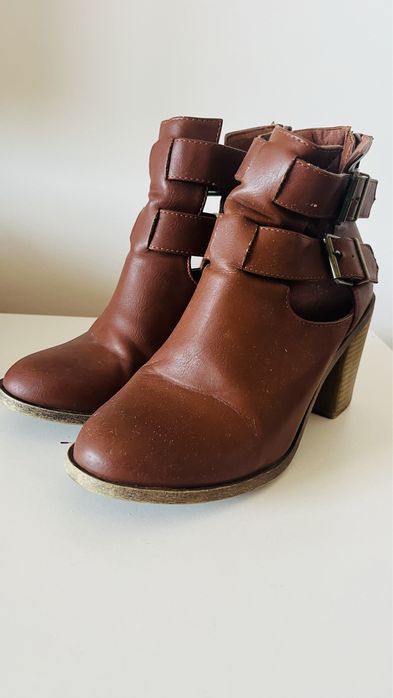 Botas c/ saltos quadrados