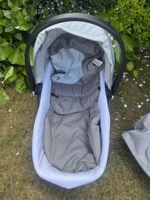 Conjunto carrinho bebé Chico