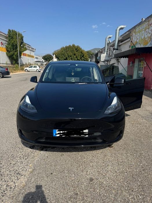 Tesla model y standard range