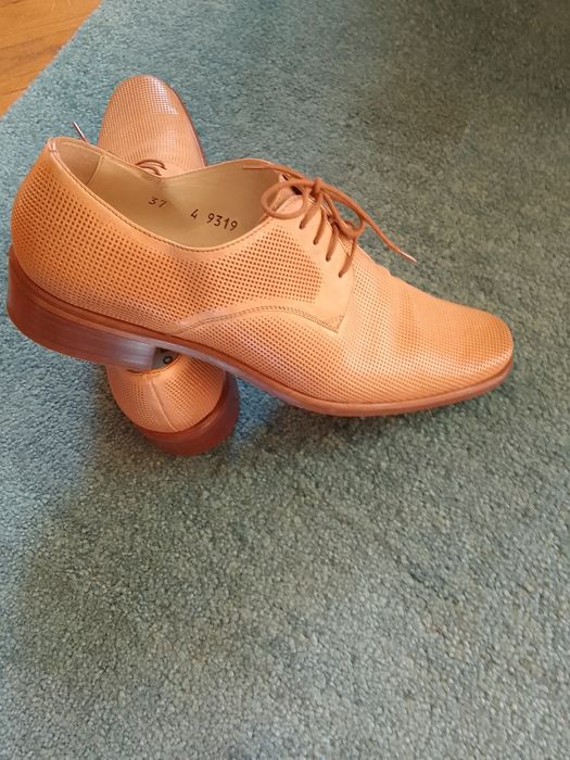 Skórzane półbuty wiązane Gino Rossi