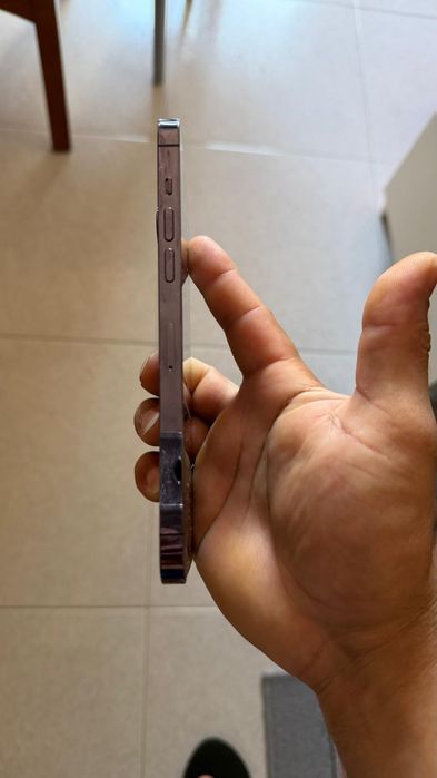 Tem um iPhone 14 pro max roxo para vender
