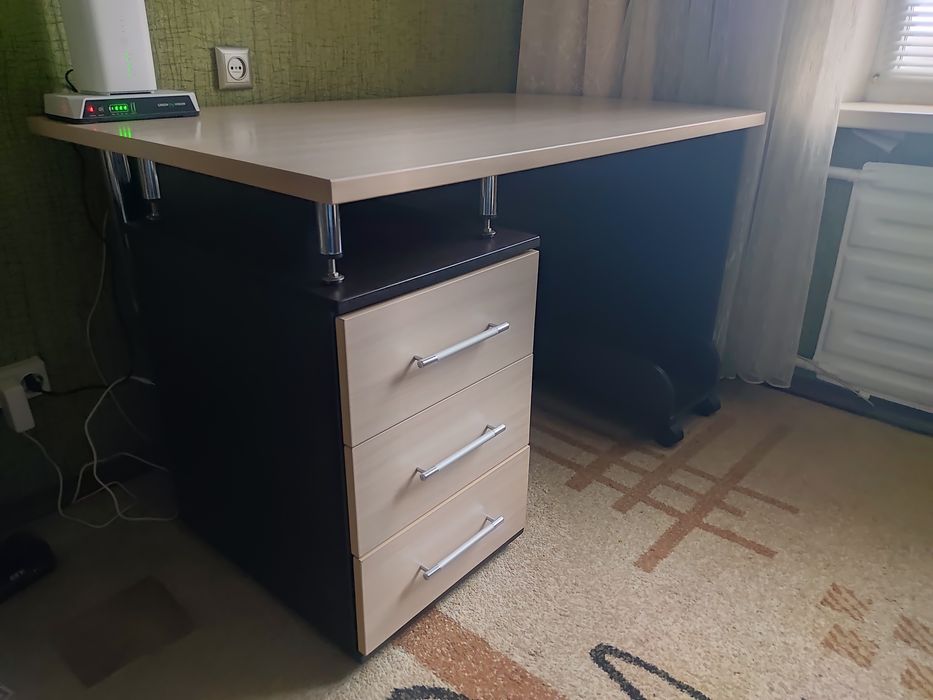 Письменный стол тележка для компьютера