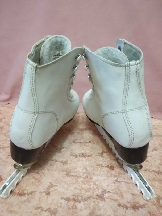 Коньки фигурные детские, р.33, 2 пары