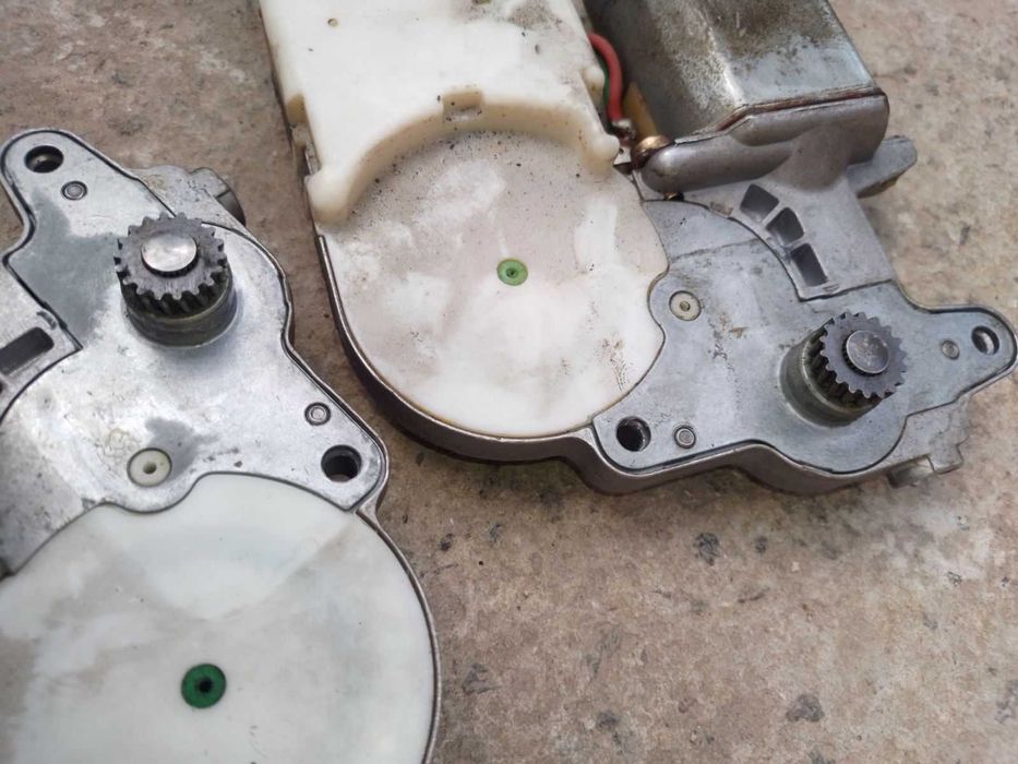 Електромоторчик люка Фольксваген Пассат Б3/Б4