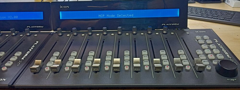 Icon Platform D2 wyświetlacz do M/X