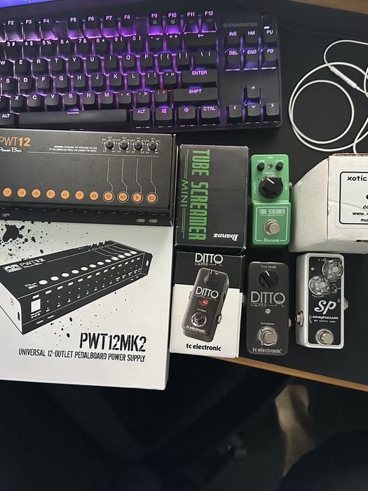 Xotic SP compressor, ibanez mini tube screamer, dito looper, palmer power supply pwt12
