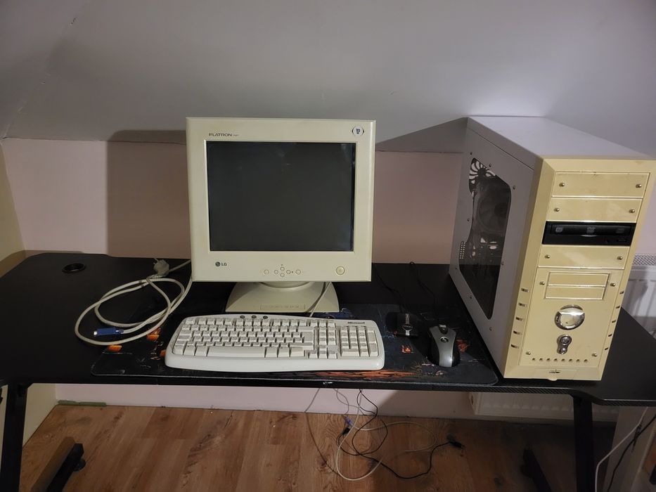 LG Flatron 775FT 17" CRT – bardzo dobry stan, sprawny, retro PC, komplet kabli