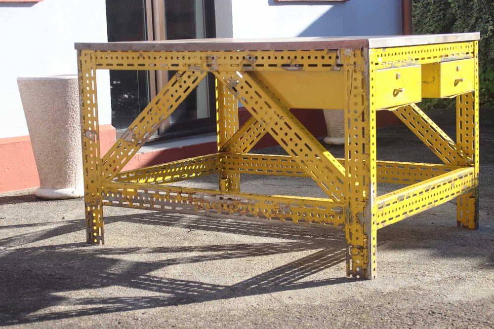 mesa industrial em ferro