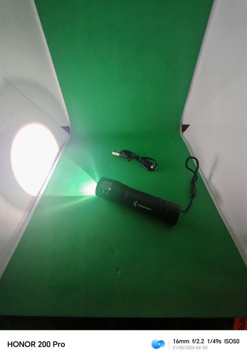 Latarka taktyczna LED