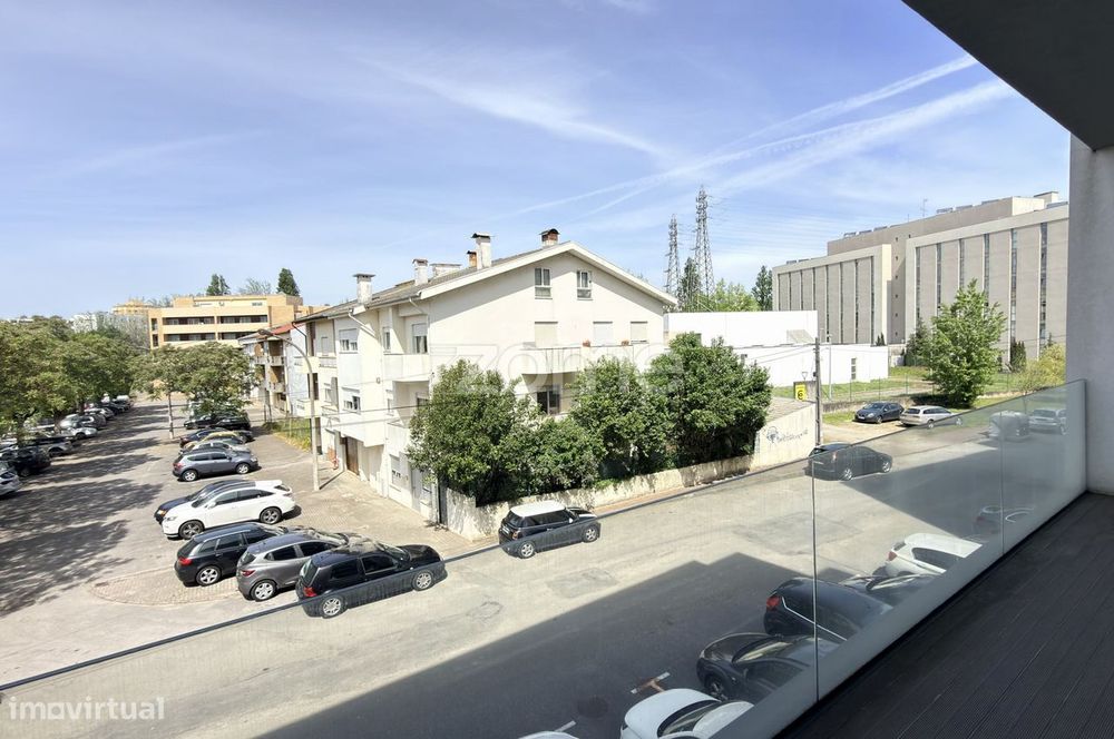 Apartamento T3 com lugar de garagem e varanda em S. Vitor.