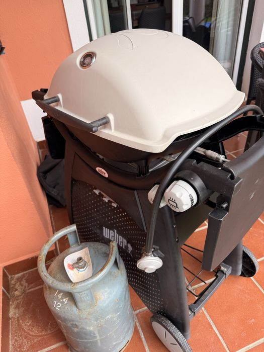 RESERVADO! Barbecue/churrasco Weber Q3000
