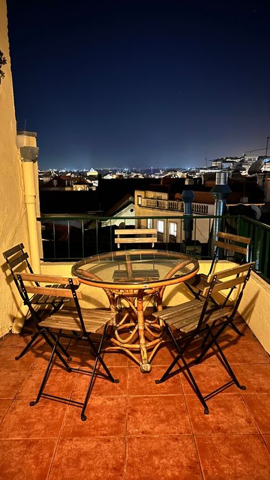 Mesa exterior com tampo de vidro forte e 5 cadeiras dobráveis IKEA