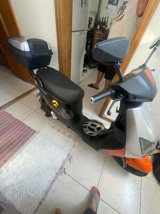 Scooter Elétrica Garow TZ100 – 2026 – Apenas 30 km!