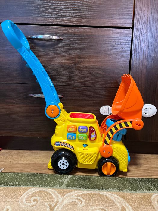 Каталка бульдозер Vtech Pop a Balls Push and Pop Bulldozer 700 грн має два шарики в комплекті стан новий