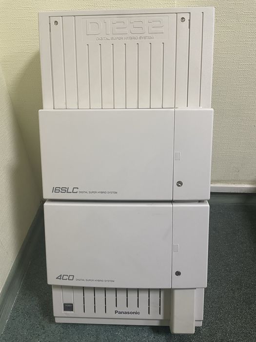 Комп’ютери, монітори, обладнання, шафи