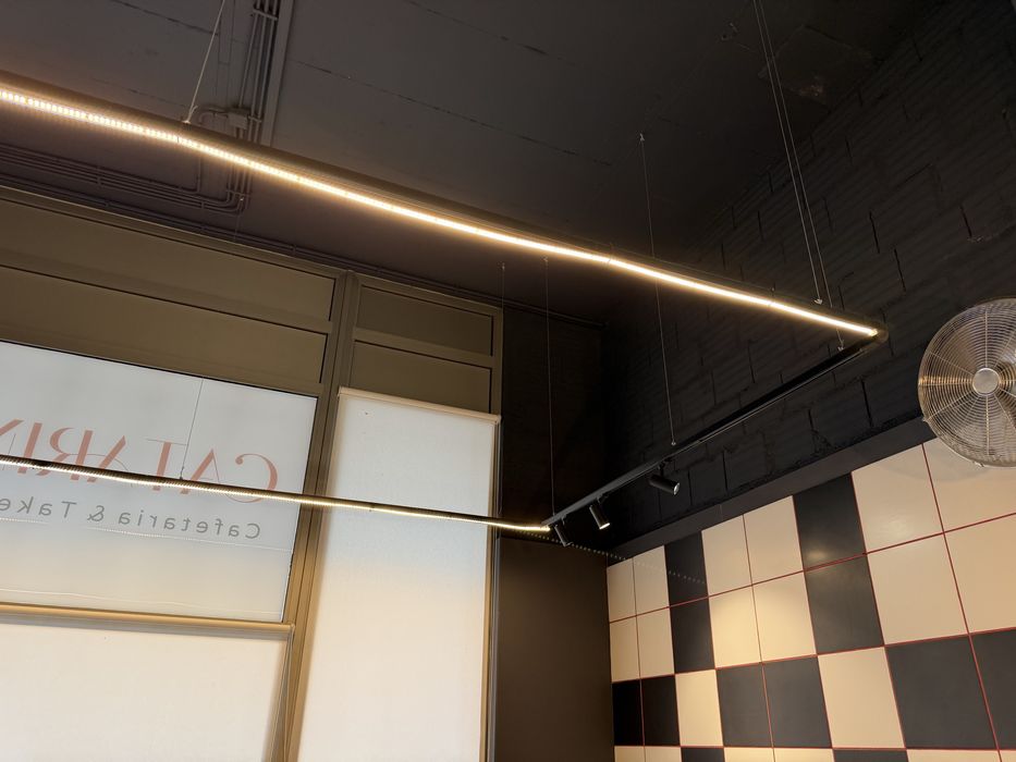 Estrutura de luzes com focos