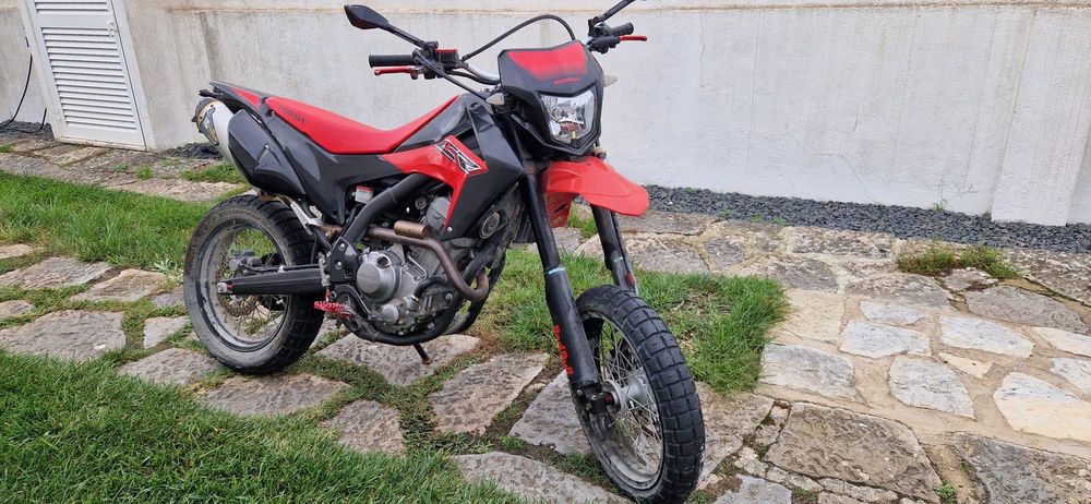 Honda crf250m.