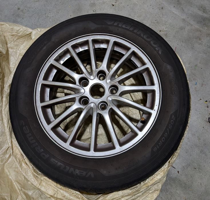 Jantes 5 furos 16'' com pneus - furação renault