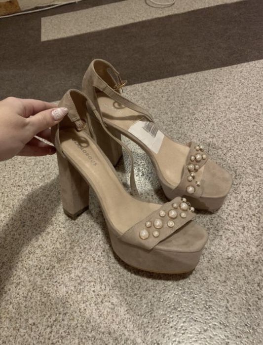 Нові босоніжки високий каблук