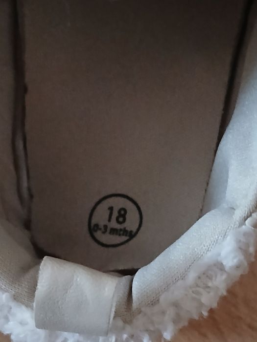 Buciki niemowlęce 18