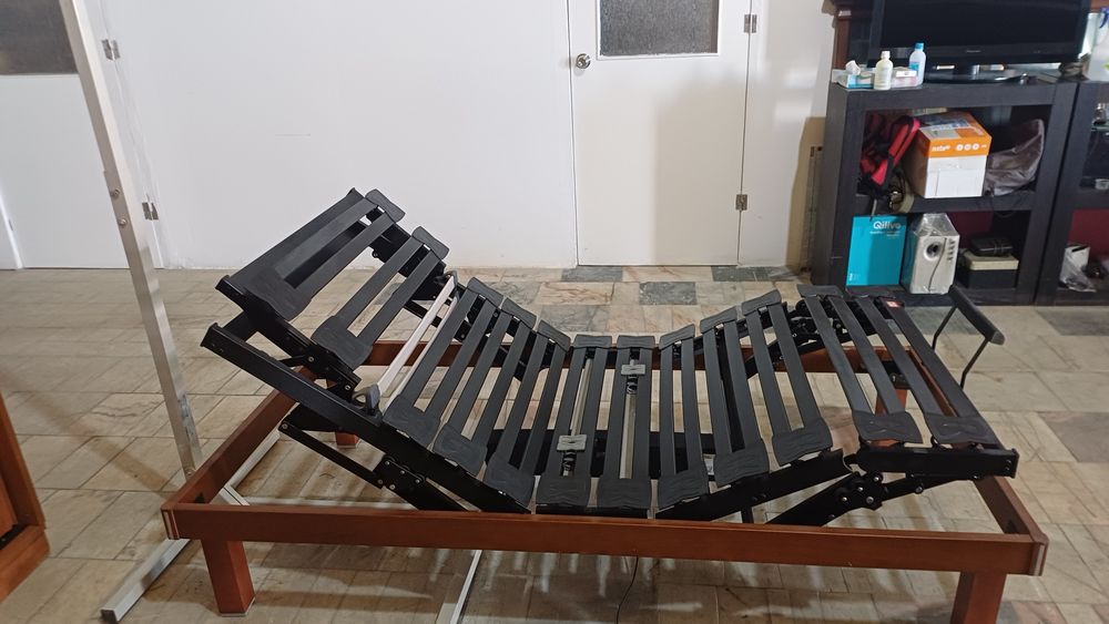 Cama  articulada com colchão tudo praticamente novo