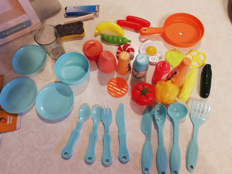 Plastikowa kuchenka z akcesoriami