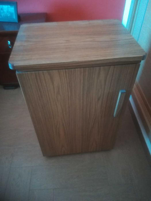 maquina de costura elétrica e a pedal