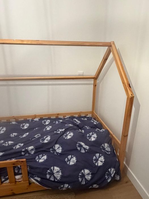 Cama montessori criança
