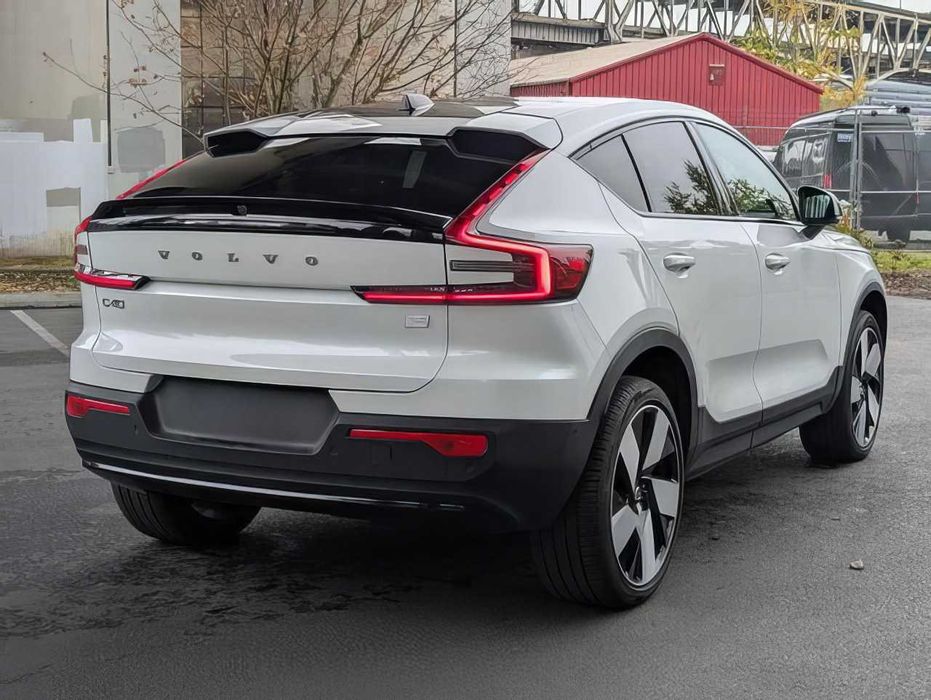 Volvo C40 Recharge      2023