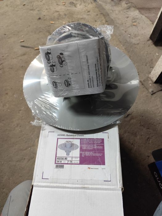 Wpust z odpływem pionowym DN50 KESSE 40250.90L