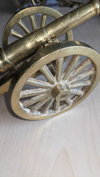 Replika armaty, mosiądz