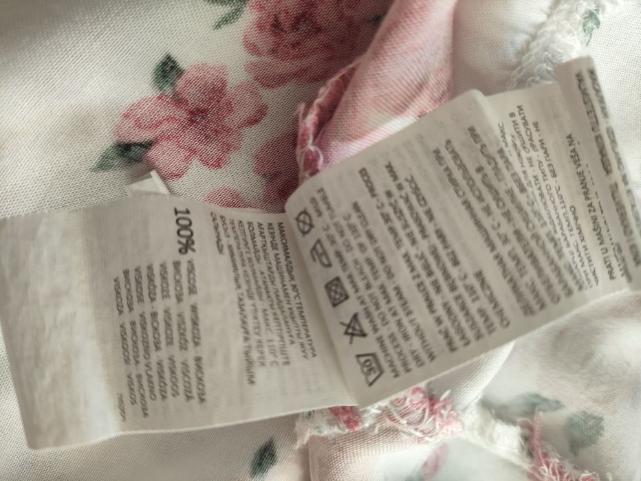 Letnia sukienka w róże CROPP