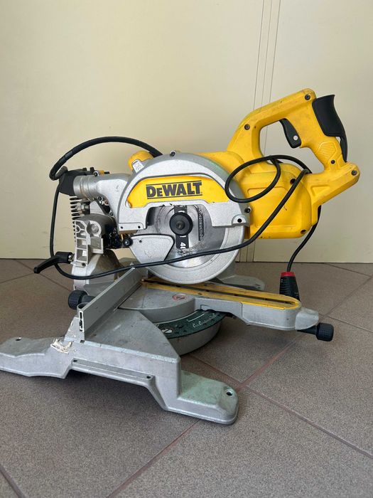 Pilarka ukosowa DEWALT DWS777-QS 1800W