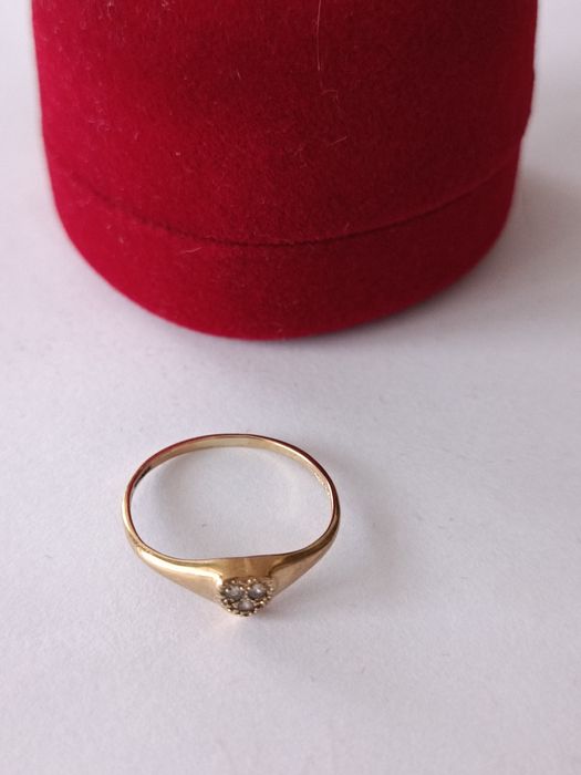 Złoty pierścionek serduszko