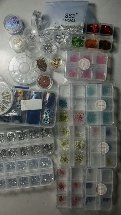 Підставка для рук, розпродаж манікюрного приладдя