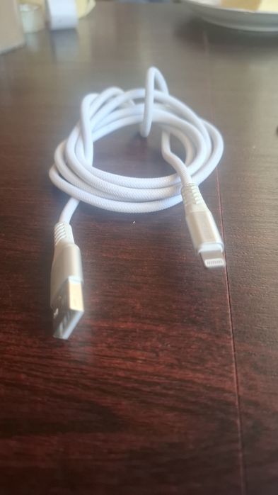 Kabel z plecionką z USB na APPLE