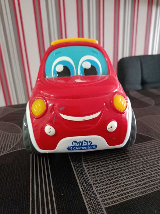 Vários brinquedos para bebés