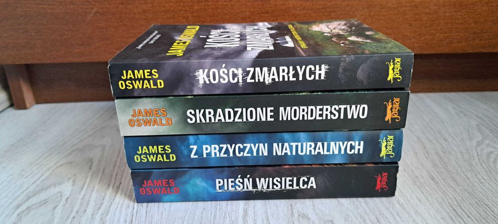 Oswald Z przyczyn Kości zmarłych Pieśń wisielca Skradzione morderstwo