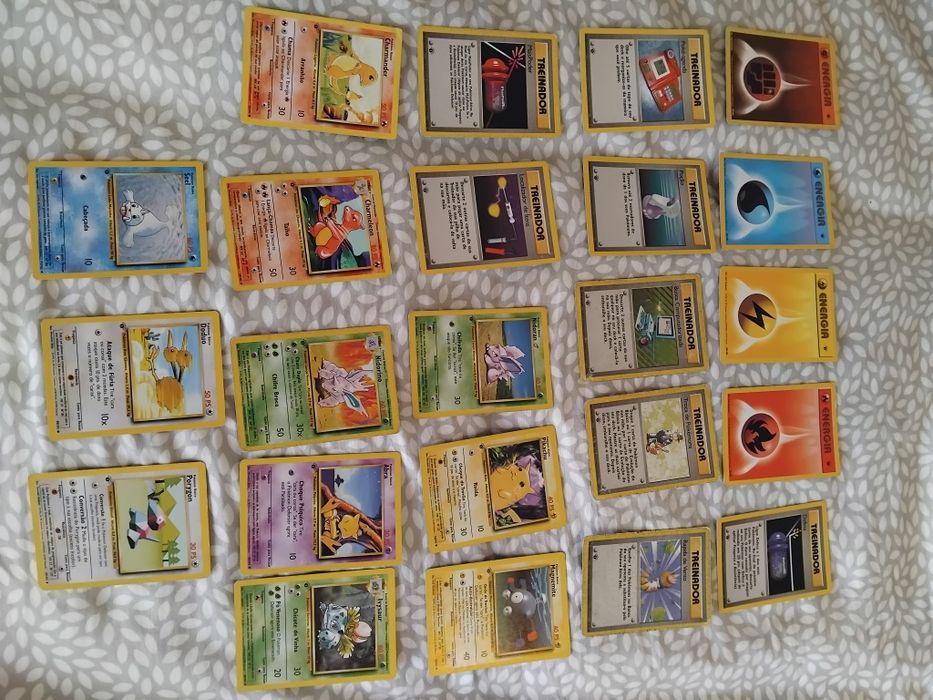 23 cartas pokemon originais 1a edição portuguesa  (pikachu,charmander)