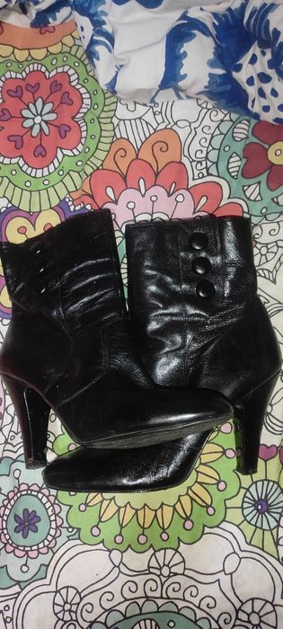 Botas de saltos e meio cano