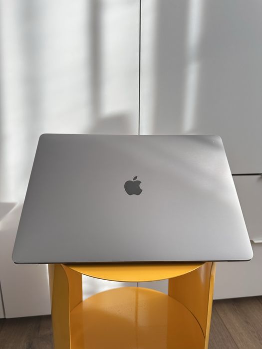 Macbook Pro 16 ідеал 512гб