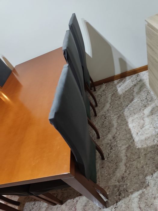 Mesa de sala com 6 cadeiras