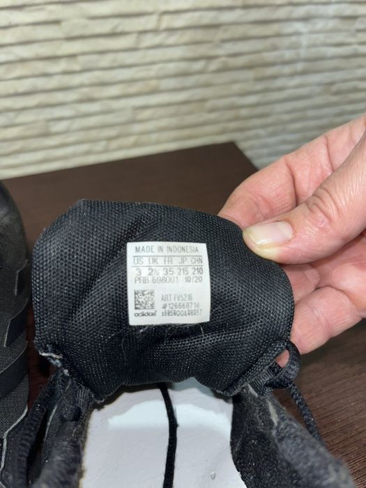 Кросівки бренду Adidas