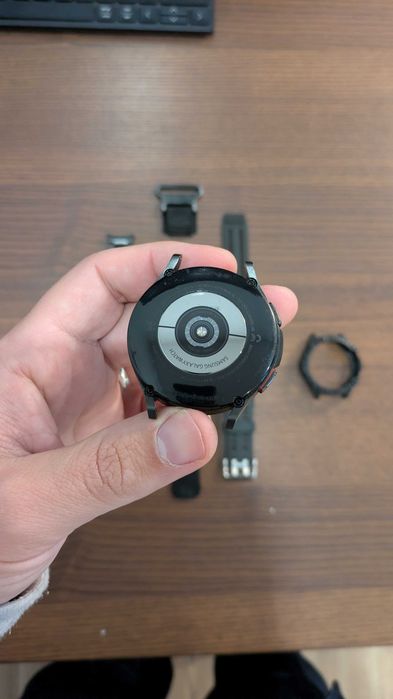 Samsung Galaxy Watch4 Classic + Extras